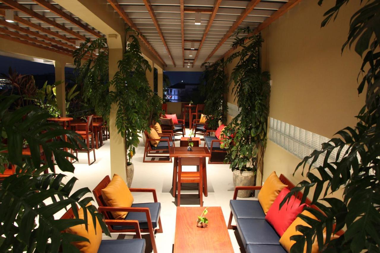 Indra Hotel Phnom Penh Exteriör bild