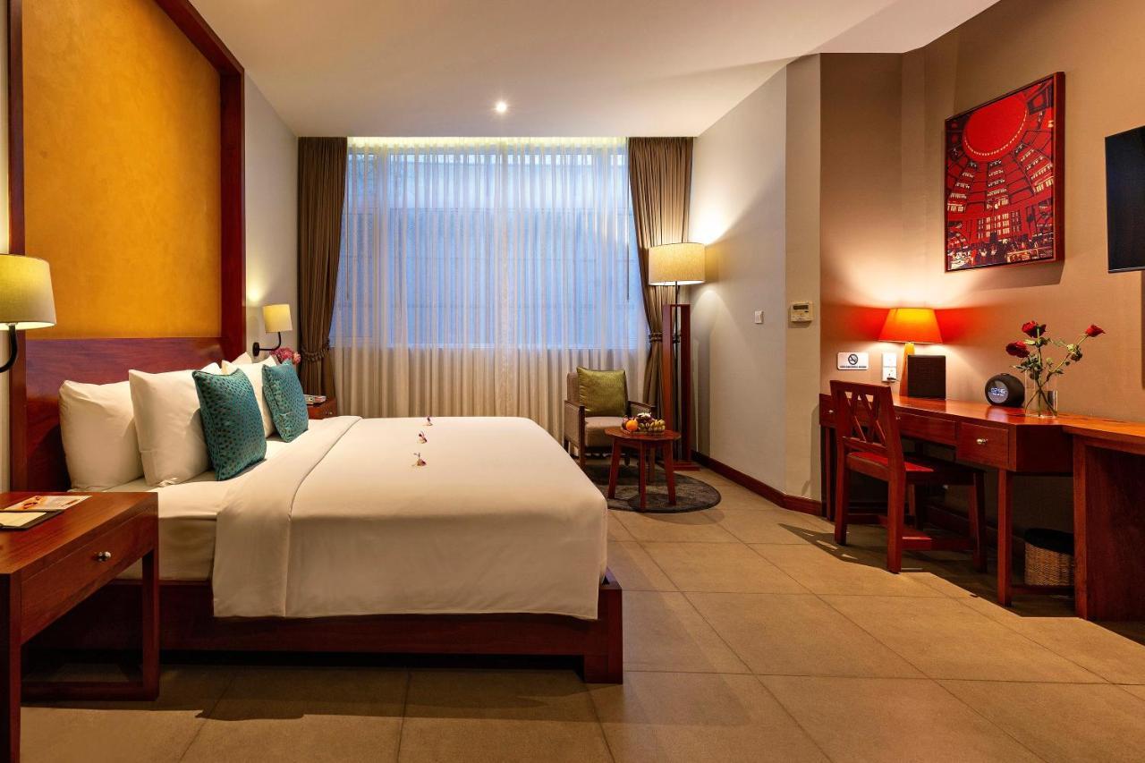 Indra Hotel Phnom Penh Exteriör bild