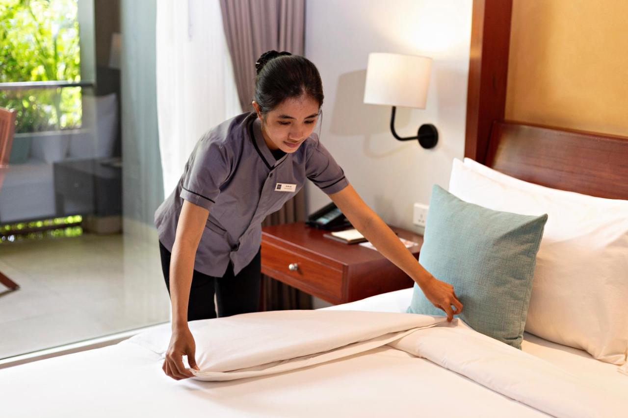 Indra Hotel Phnom Penh Exteriör bild