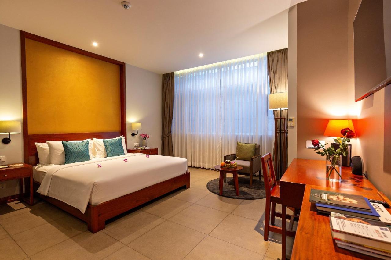 Indra Hotel Phnom Penh Exteriör bild